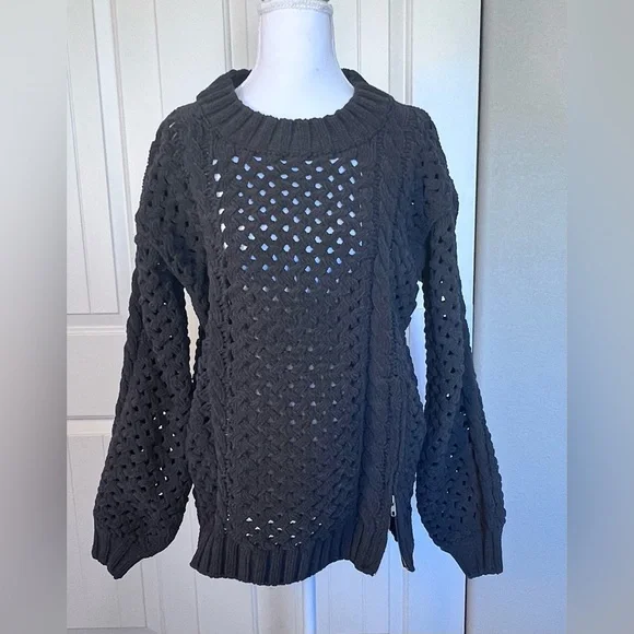 POL Chunky Open Weave Sweater
Gray Tone Zipper Fun Detail Sz Small Leather Tag - Picture 2 of 10
